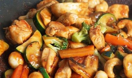 Stir-Fried Chicken with Cashew Nuts